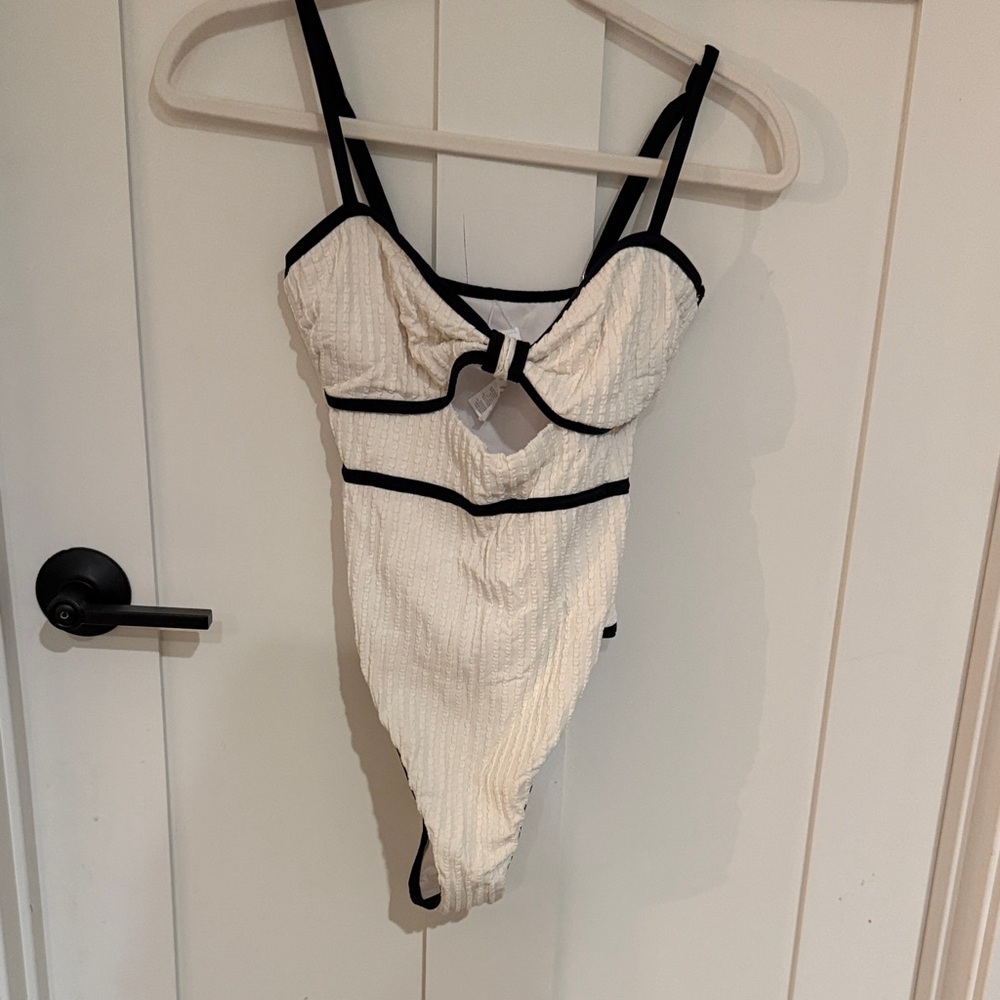 Cupshe White and Black One Piece Swimsuit